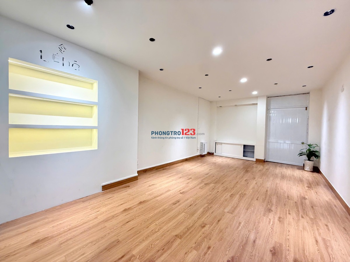 Chính chủ cho thuê mb 40m2 ngay cầu vượt 3/2 , trường thcs thpt việt úc