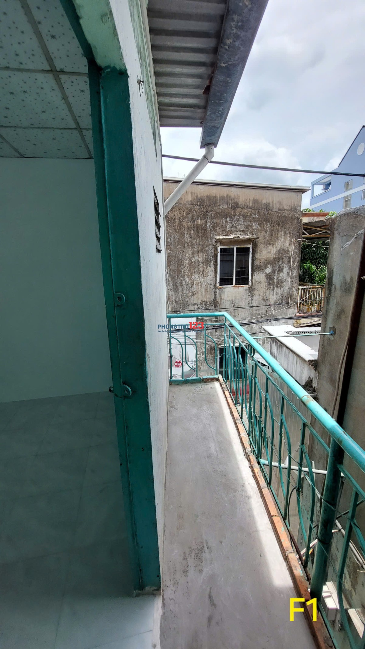 Phòng 26m2 mặt tiền hẻm dạng 1 trệt + 1 lầu, xe dắt vô phòng