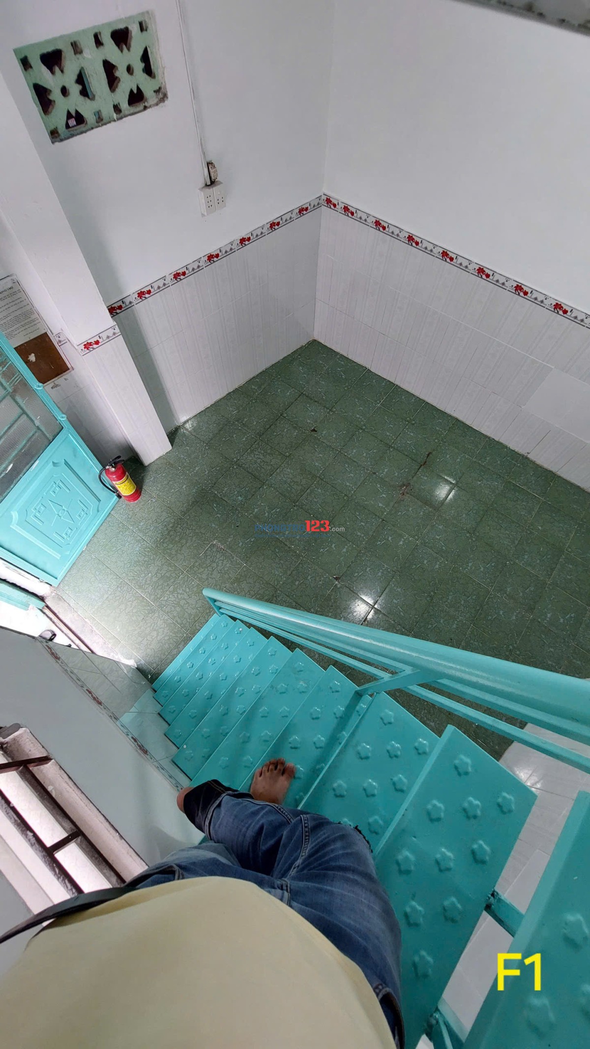 Phòng 26m2 mặt tiền hẻm dạng 1 trệt + 1 lầu, xe dắt vô phòng