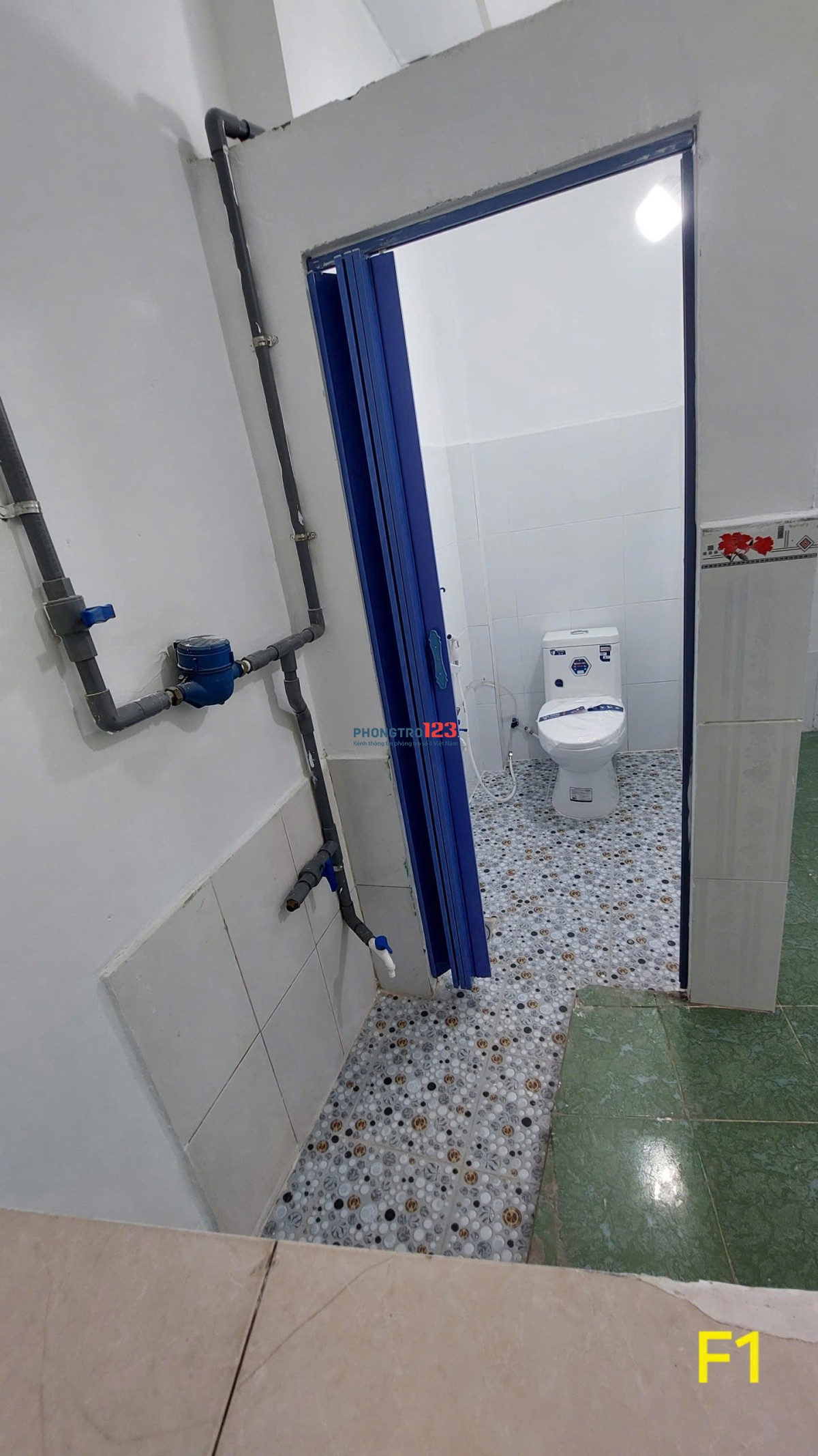 Phòng 26m2 mặt tiền hẻm dạng 1 trệt + 1 lầu, xe dắt vô phòng