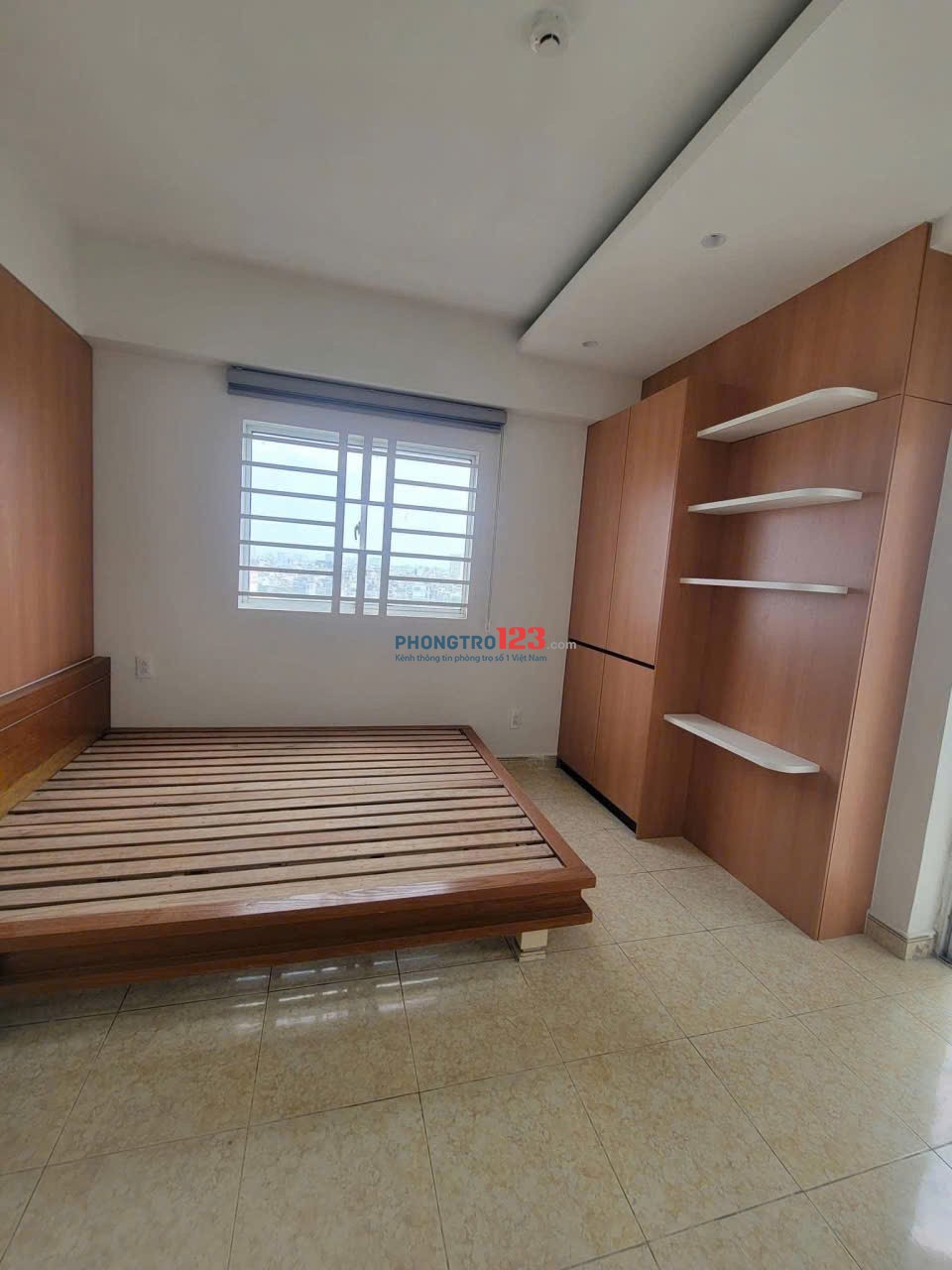 Căn 3 phòng ngủ sẵn nội thất C/c Hoa Sen - Lạc Long Quân giá 15tr/tháng