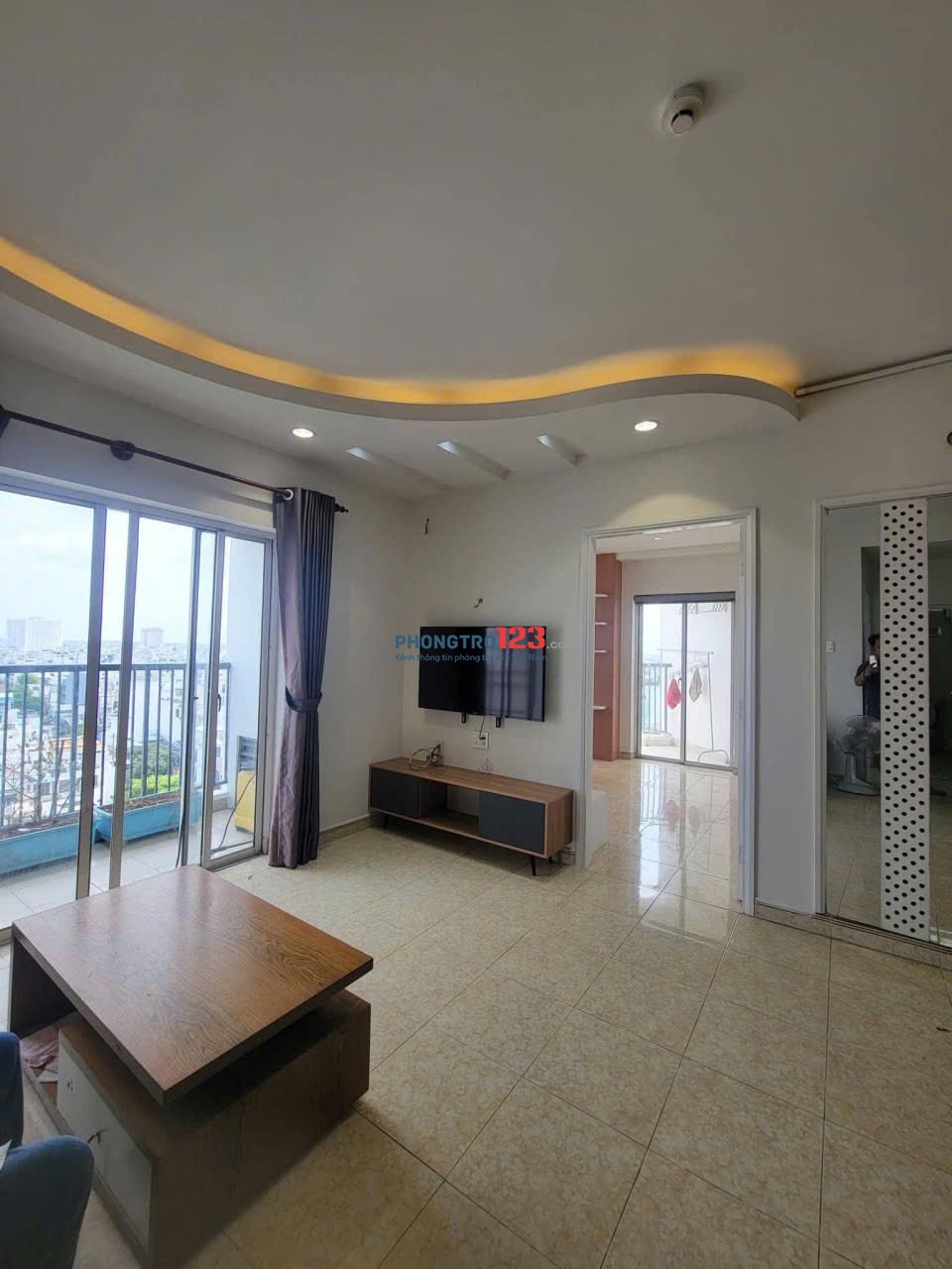 Căn 3 phòng ngủ sẵn nội thất C/c Hoa Sen - Lạc Long Quân giá 15tr/tháng