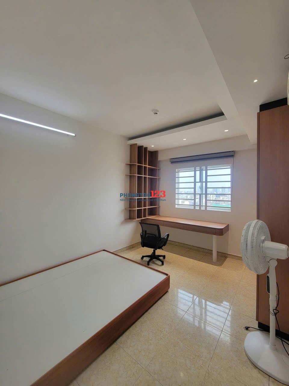 Căn 3 phòng ngủ sẵn nội thất C/c Hoa Sen - Lạc Long Quân giá 15tr/tháng