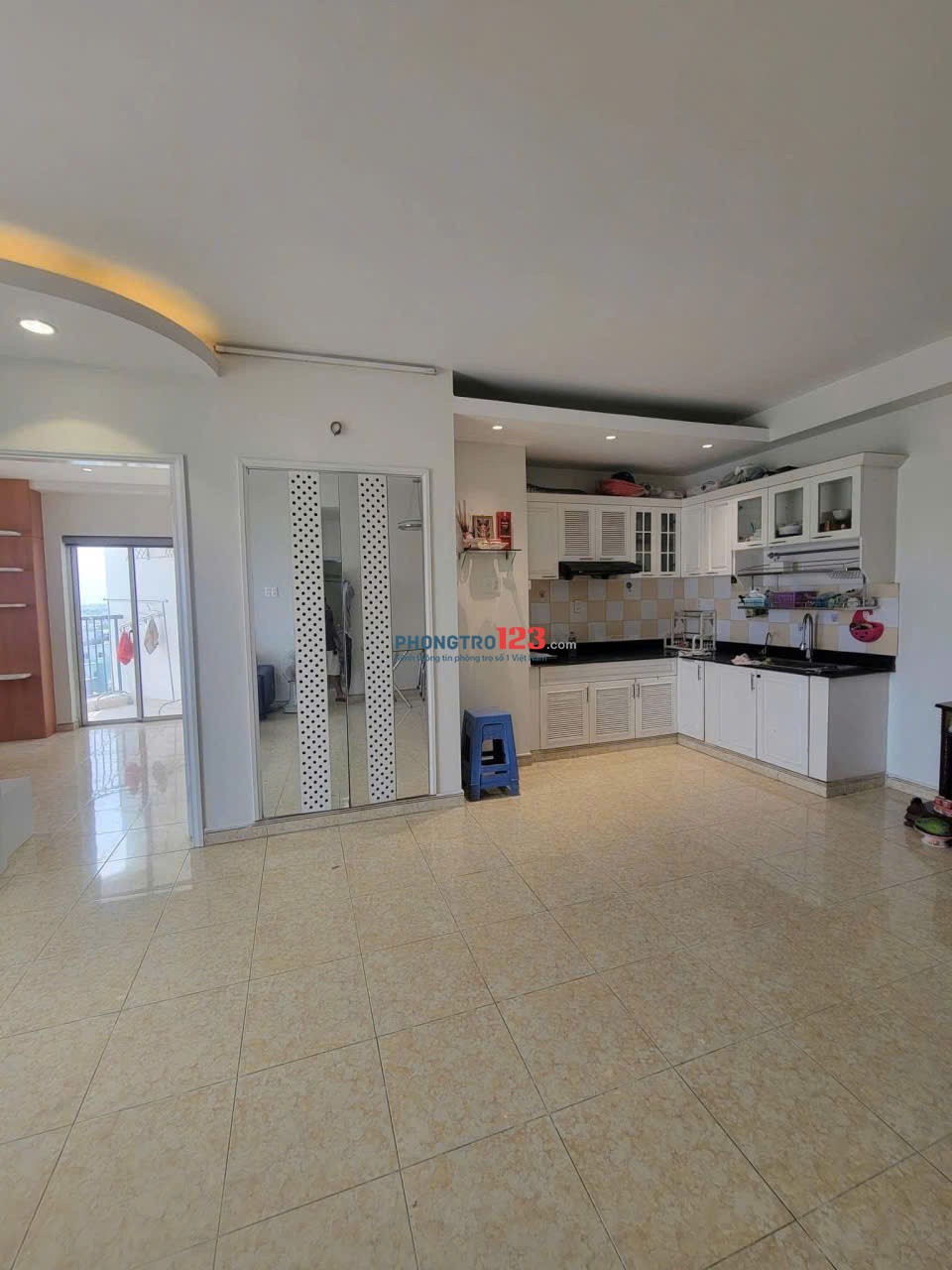 Căn 3 phòng ngủ sẵn nội thất C/c Hoa Sen - Lạc Long Quân giá 15tr/tháng