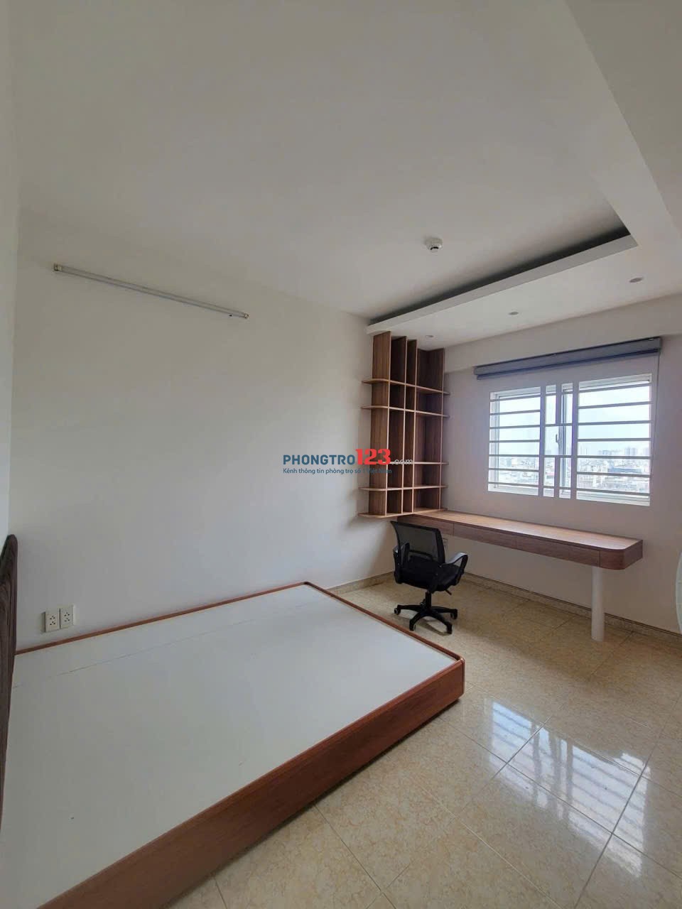 Căn 3 phòng ngủ sẵn nội thất C/c Hoa Sen - Lạc Long Quân giá 15tr/tháng
