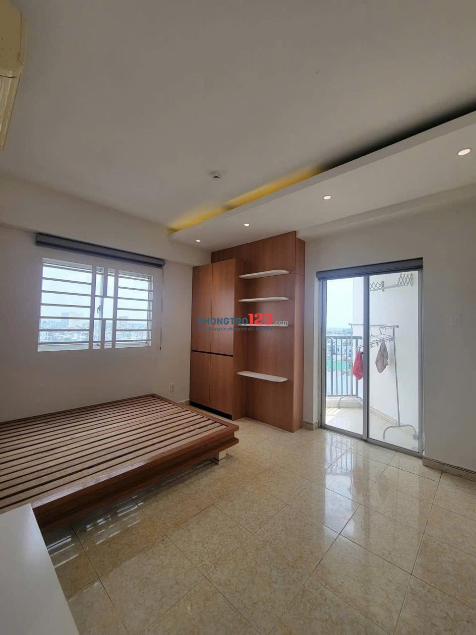Căn 3 phòng ngủ sẵn nội thất C/c Hoa Sen - Lạc Long Quân giá 15tr/tháng