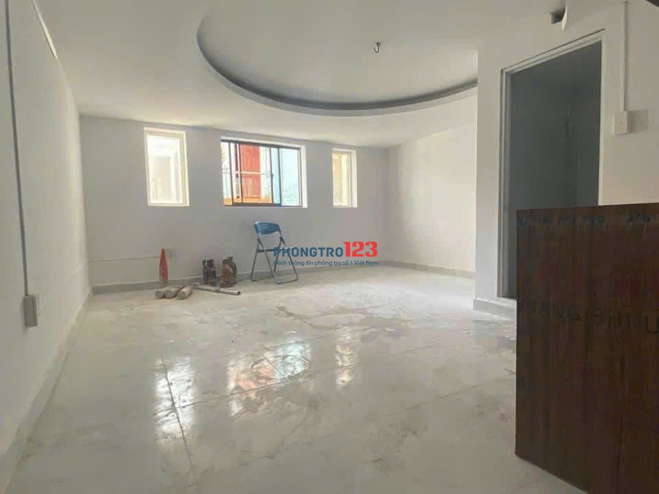 Cho thuê studio có cửa sổ trời gần đại học Hồng bàng và UEF rộng 35m2 đường Bạch Đằng, Bình Thạnh