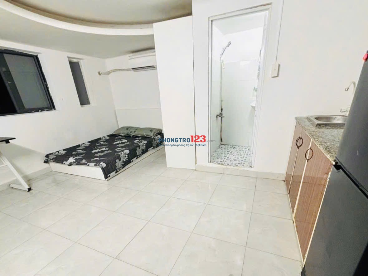 Cho thuê studio có cửa sổ trời gần đại học Hồng bàng và UEF rộng 35m2 đường Bạch Đằng, Bình Thạnh