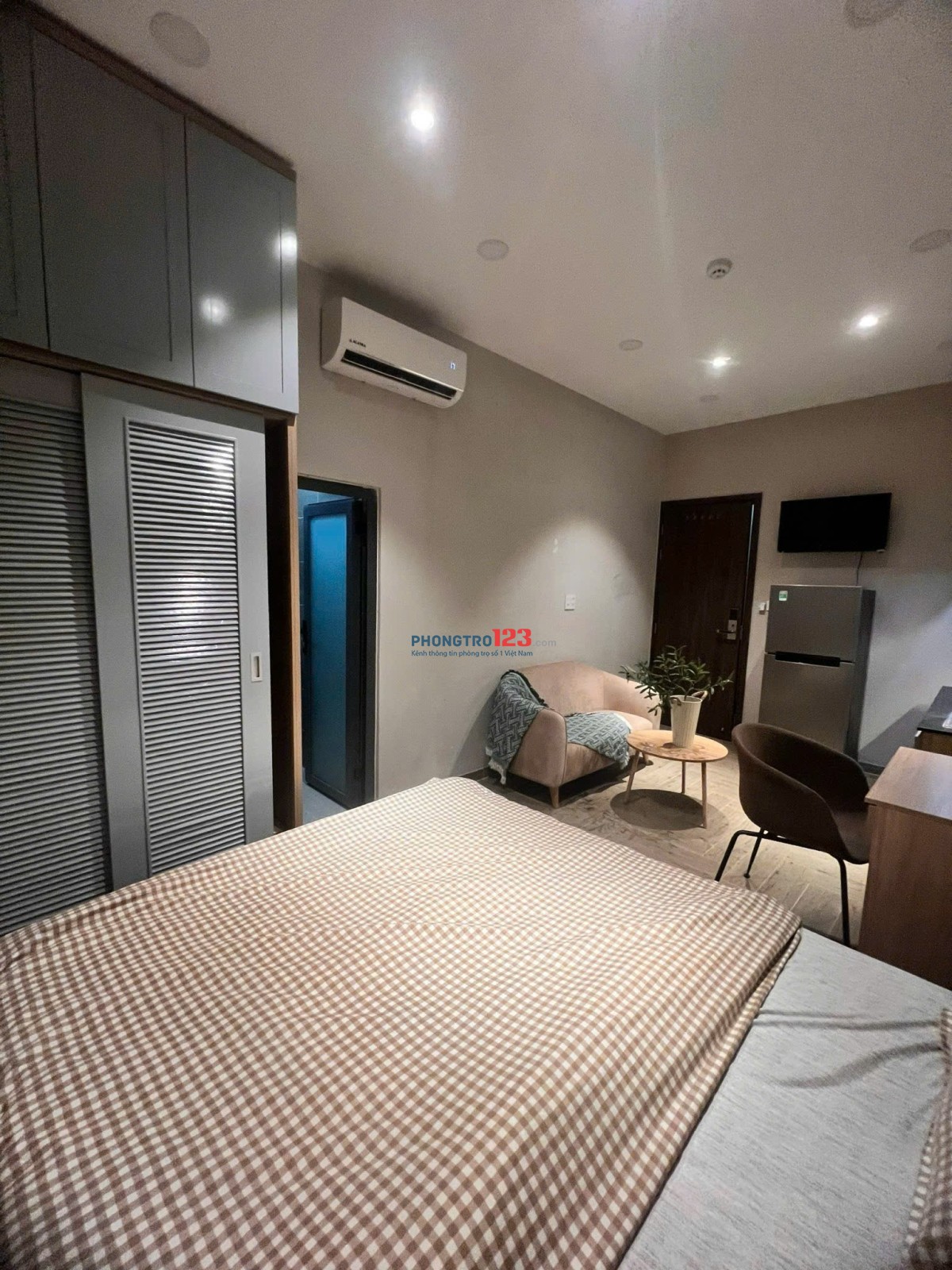Kế bên HỒNG BÀNG, HUTECH, VLU, UEF Cho thuê căn hộ 40m2 mới full nội thất | FREE GYM - Nơ Trang Long