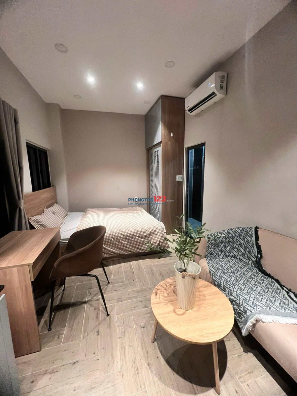 Kế bên HỒNG BÀNG, HUTECH, VLU, UEF Cho thuê căn hộ 40m2 mới full nội thất | FREE GYM - Nơ Trang Long