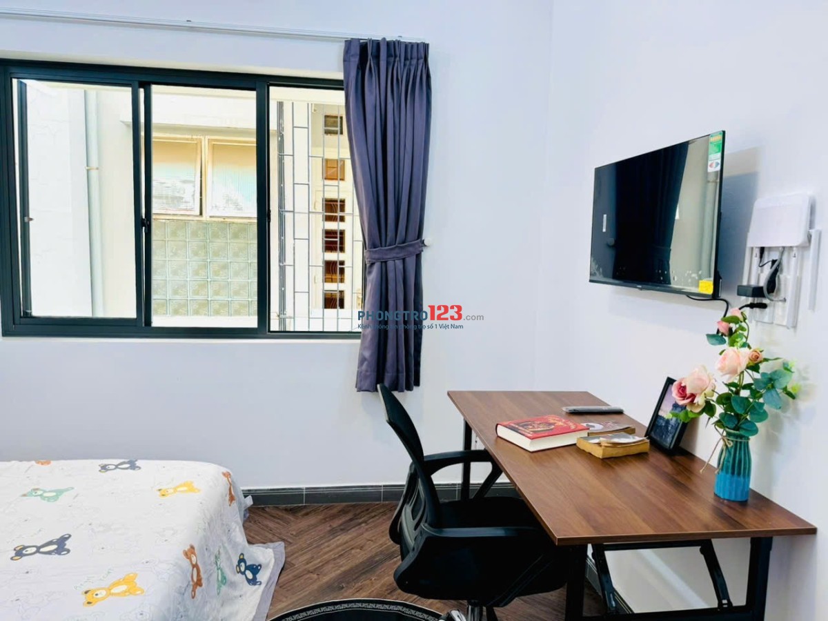FULL NỘI THẤT SIÊU RỘNG NGUYỄN HỮU CẢNH GẦN CÁC TRƯỜNG ĐẠI HỌC HÀNG XANH SÁT QUẬN 1 TIỆN NGHI