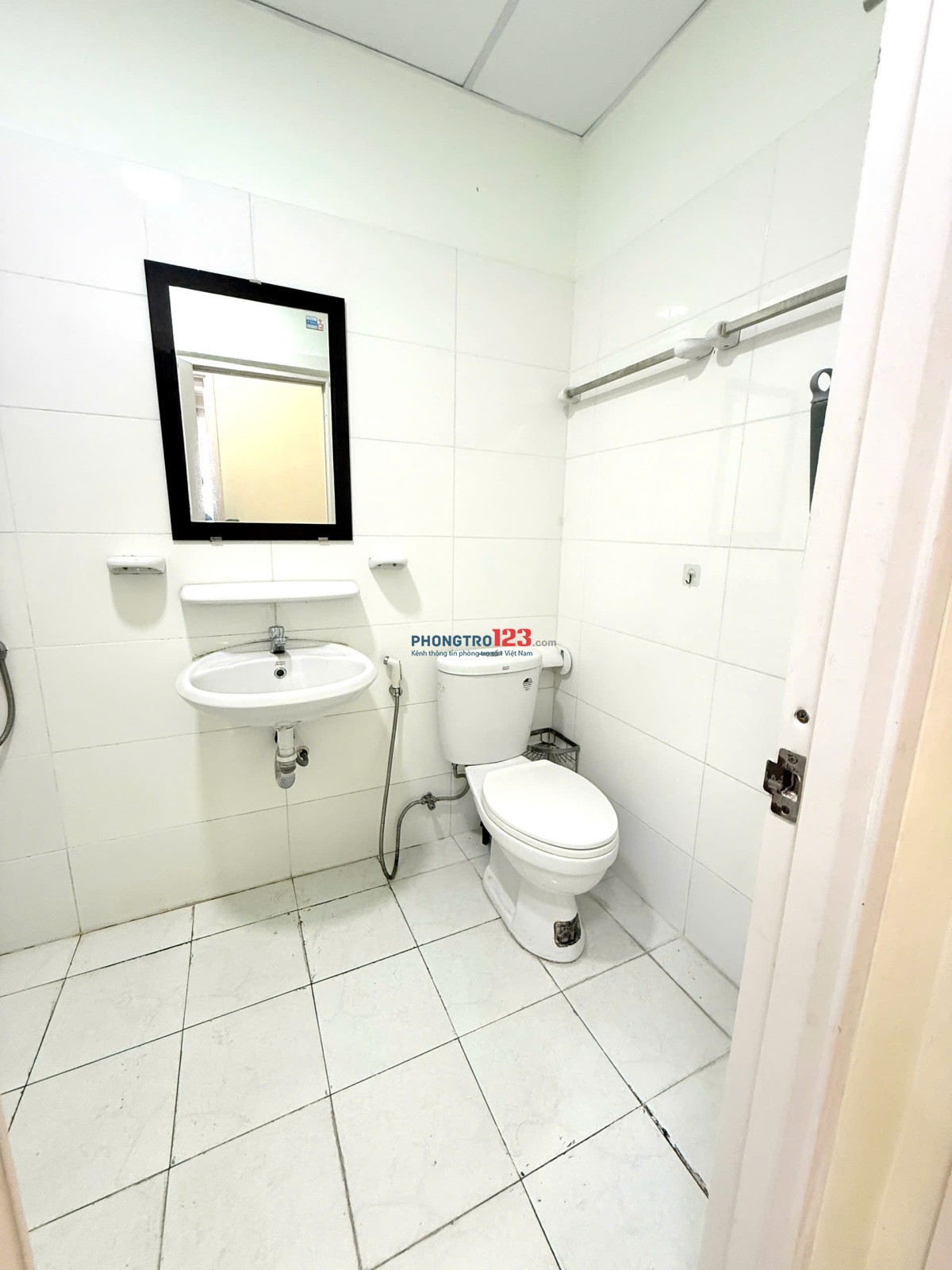 Chỉ 6tr, phòng (TRỆT) mới sơn đẹp Trần Thị Ngôi Quận 8. (28m2), WC, full nội thất, giờ giấc tự do