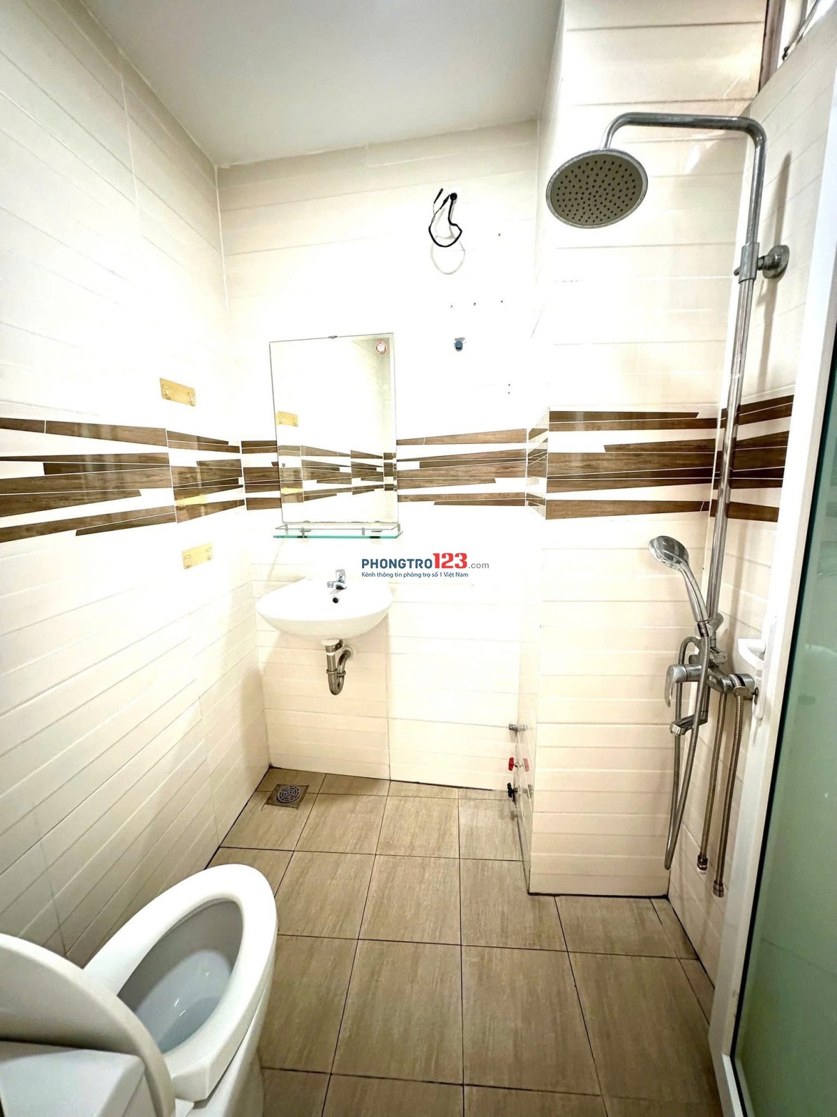 Ở ghép Q1 cách Cao Đẳng Kỹ thuật Cao Thắng 500m