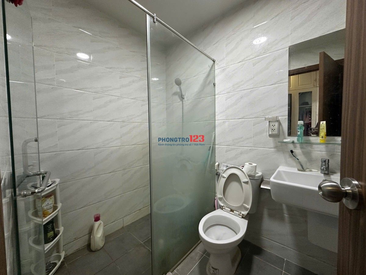 Cho thuê căn hộ chính chủ 2PN + 2WC rộng sẵn nội thất cơ bản, nằm ngay vị trí trung tâm thành phố