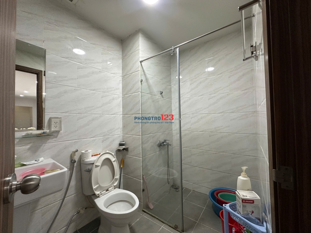 Cho thuê căn hộ chính chủ 2PN + 2WC rộng sẵn nội thất cơ bản, nằm ngay vị trí trung tâm thành phố