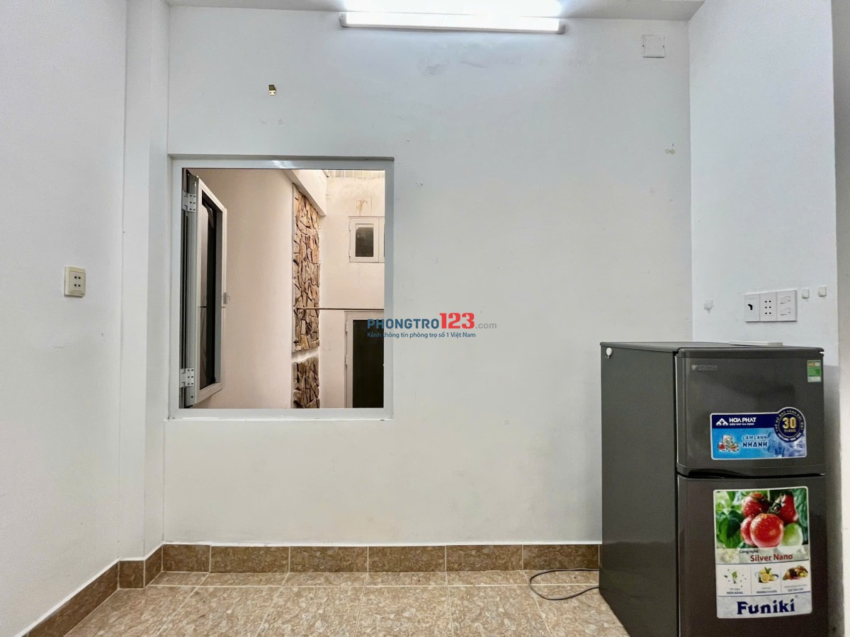 Cho thuê phòng gác cao rộng rãi, máy giặt riêng- gần UTH, FTU2, VLU, IUH – Nơ Trang Long, Bình Thạnh