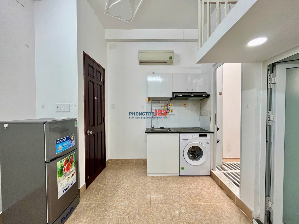 Cho thuê phòng gác cao rộng rãi, máy giặt riêng- gần UTH, FTU2, VLU, IUH – Nơ Trang Long, Bình Thạnh