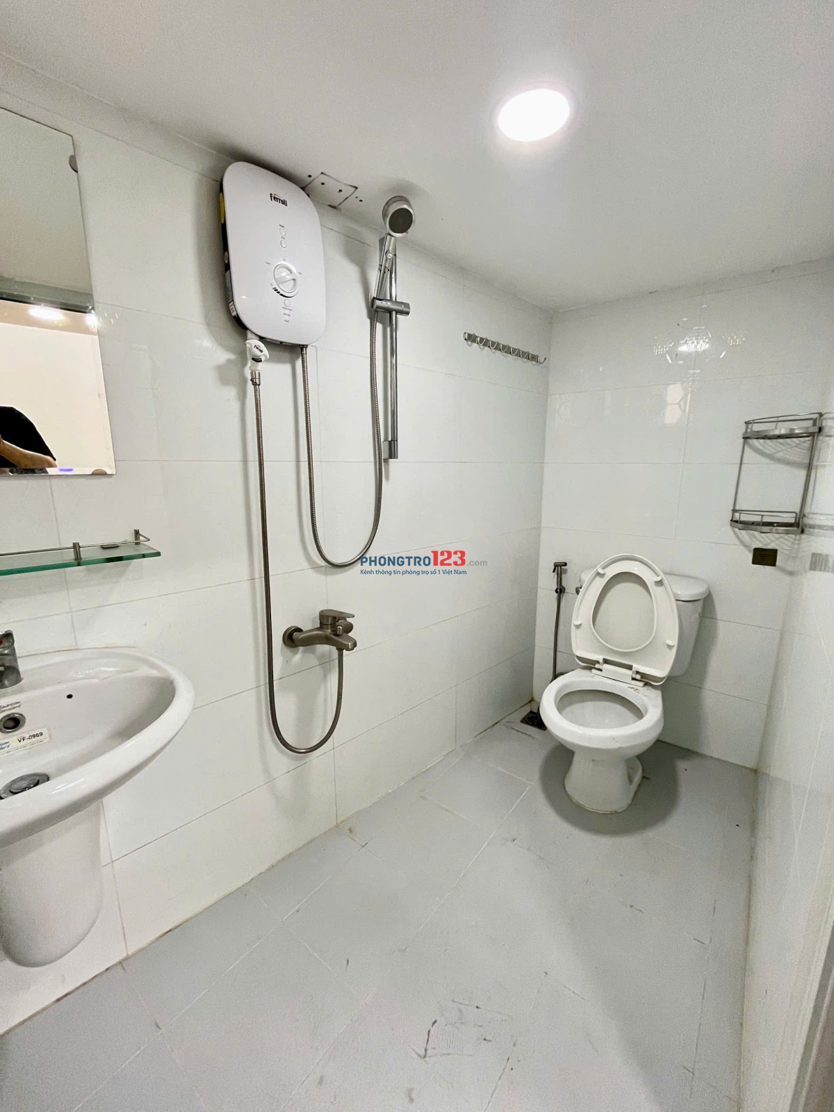 Cho thuê phòng gác cao rộng rãi, máy giặt riêng- gần UTH, FTU2, VLU, IUH – Nơ Trang Long, Bình Thạnh