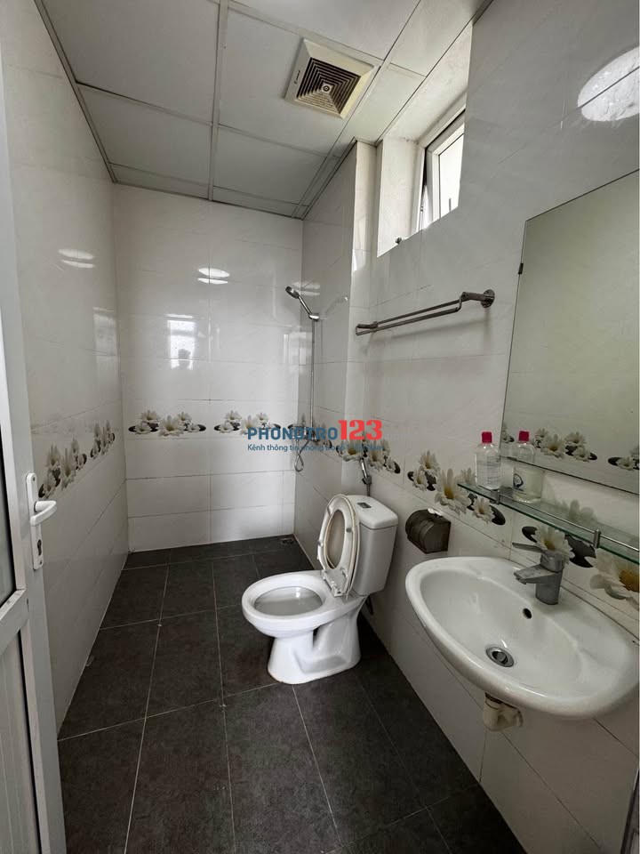 Cho thuê chung cư Hoa Sen, Lạc Long Quân - Căn 3PN, sẵn nội thất giá 14tr5/th