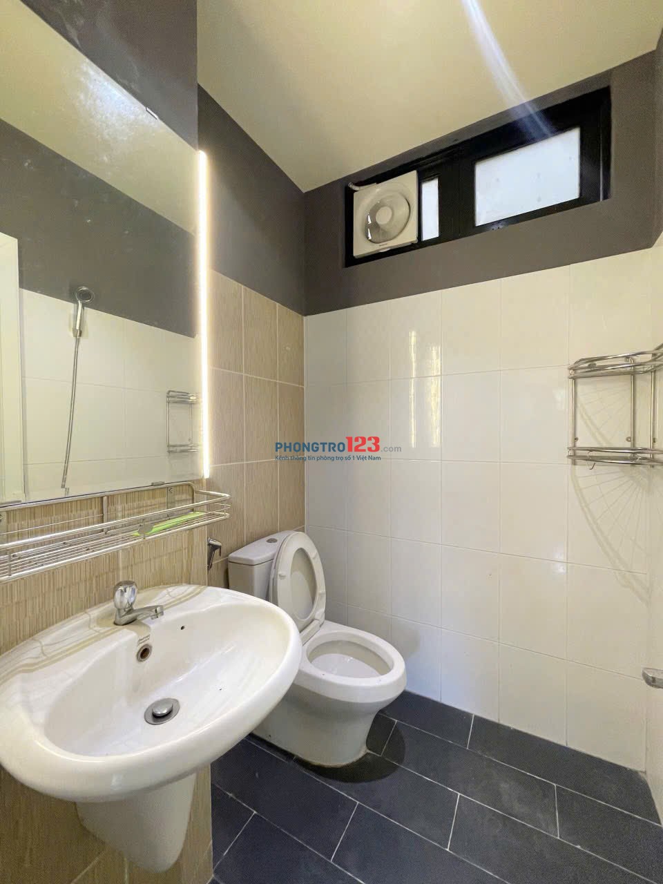 Cần 2 nam ở ghép phòng 22mv, thoáng, chỗ để xe máy