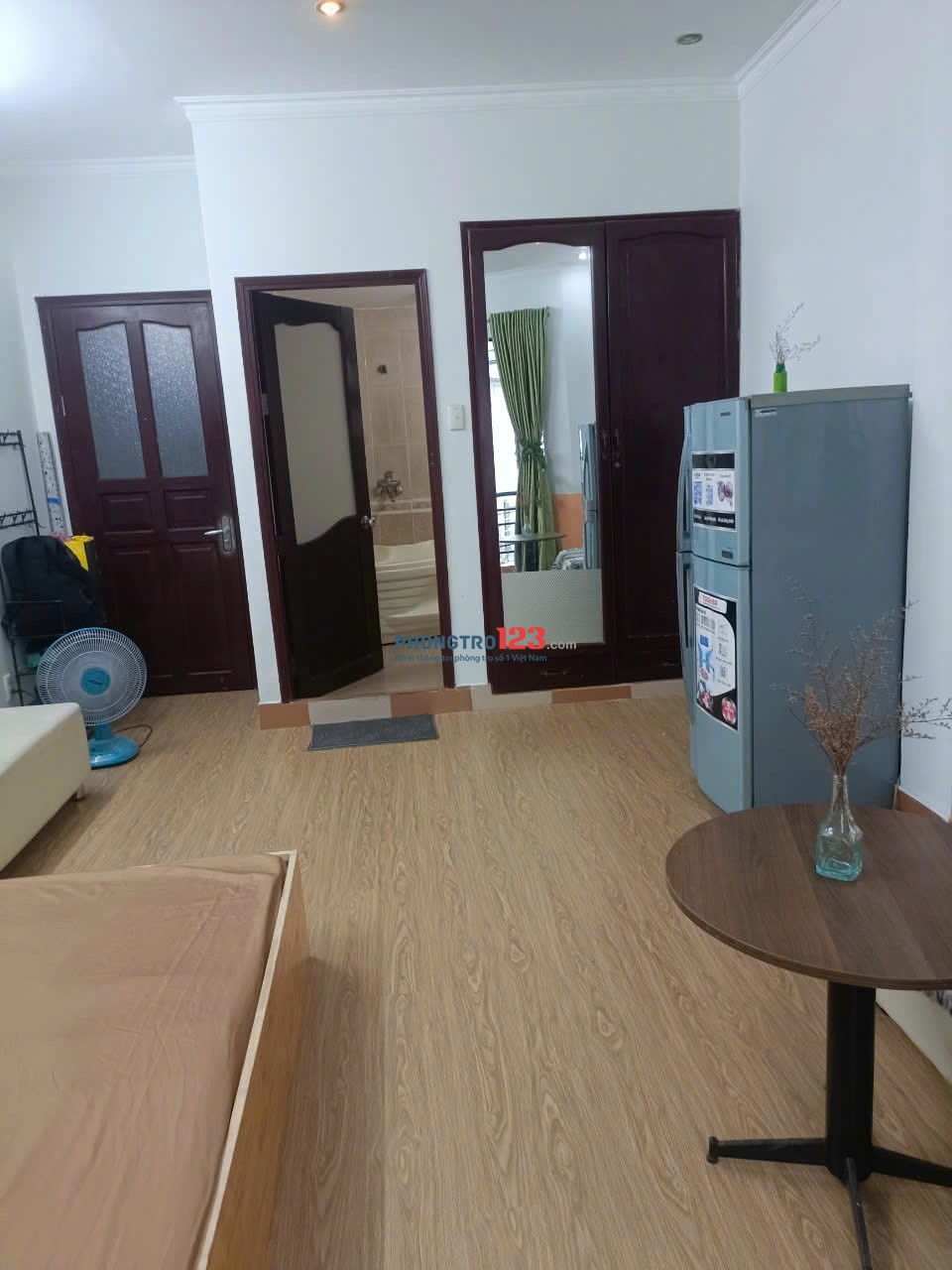 Mã P06 giá 6tr5 Studio ban công 25m2 có cửa sổ rộng, lầu 2.5 (qua tầng lửng)