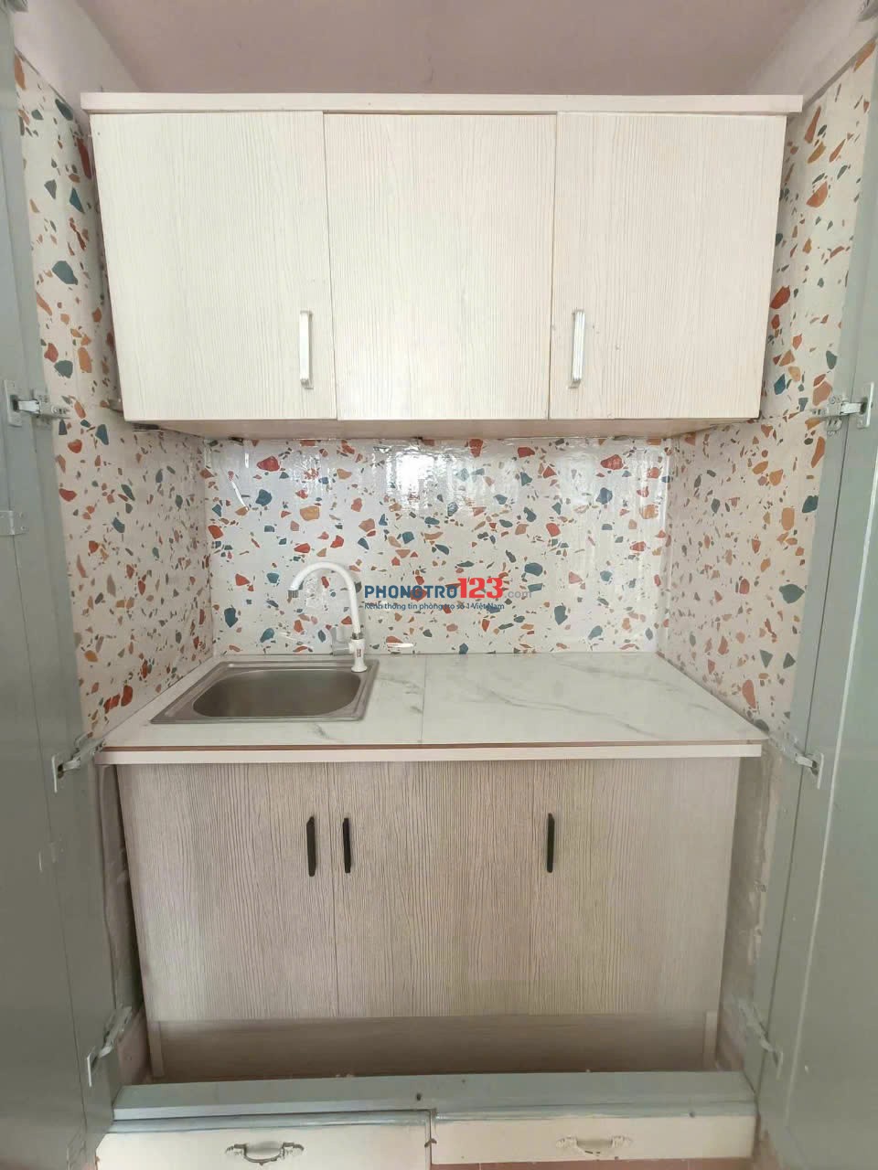 Mã P06 giá 6tr5 Studio ban công 25m2 có cửa sổ rộng, lầu 2.5 (qua tầng lửng)
