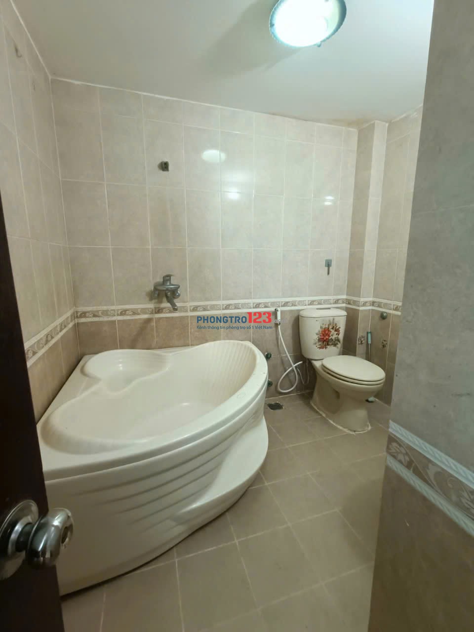 Mã P06 giá 6tr5 Studio ban công 25m2 có cửa sổ rộng, lầu 2.5 (qua tầng lửng)