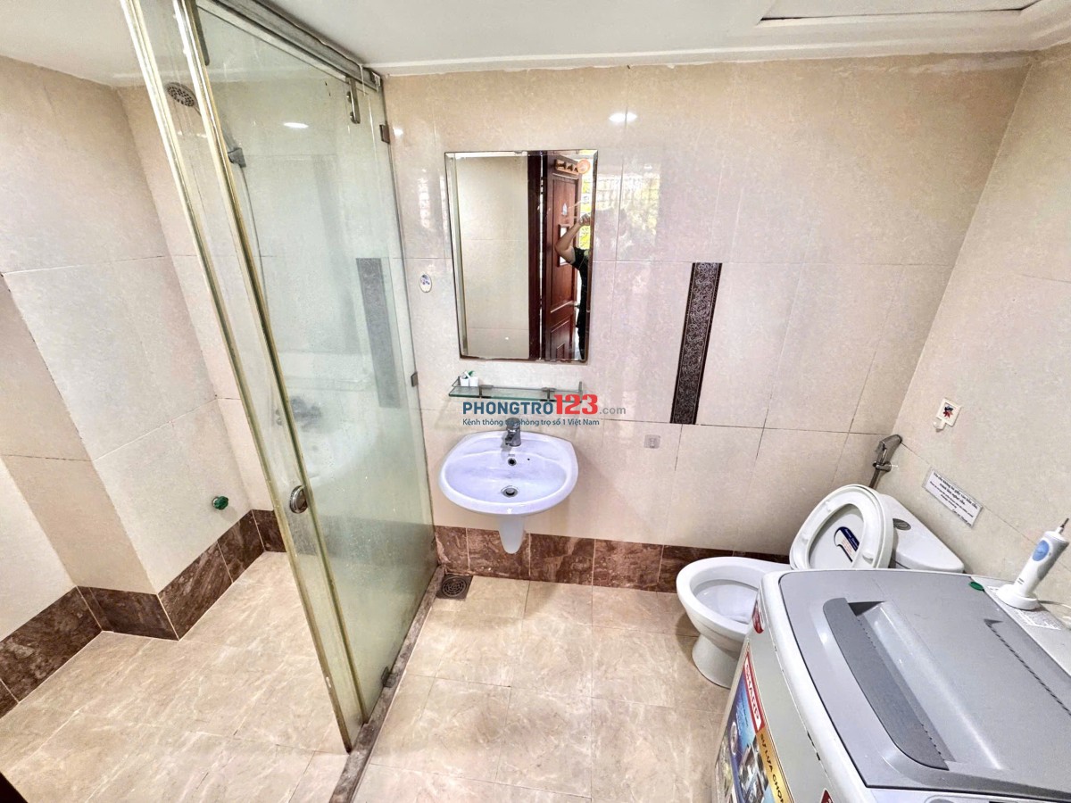 Cho thuê căn hộ tách bếp, cửa sổ lớn, máy giặt riêng – Nguyễn Cửu Vân, Bình Thạnh giáp Q1, Hàng Xanh