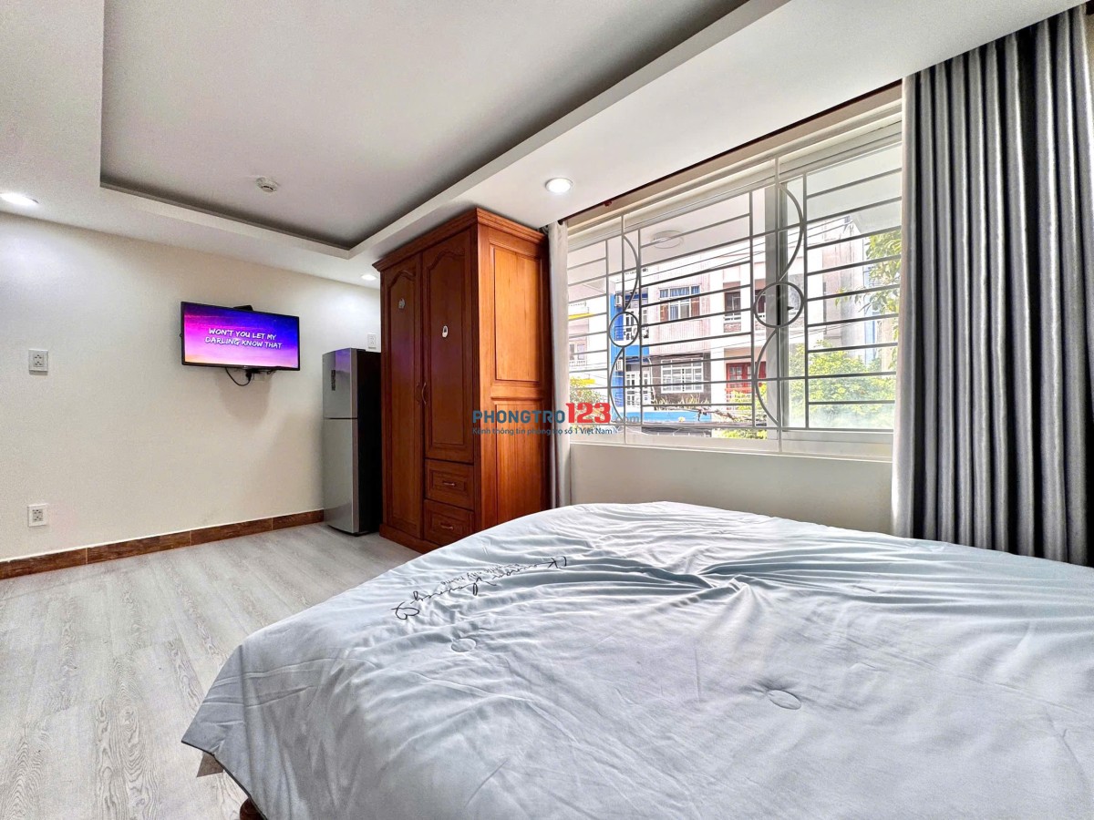Cho thuê căn hộ tách bếp, cửa sổ lớn, máy giặt riêng – Nguyễn Cửu Vân, Bình Thạnh giáp Q1, Hàng Xanh
