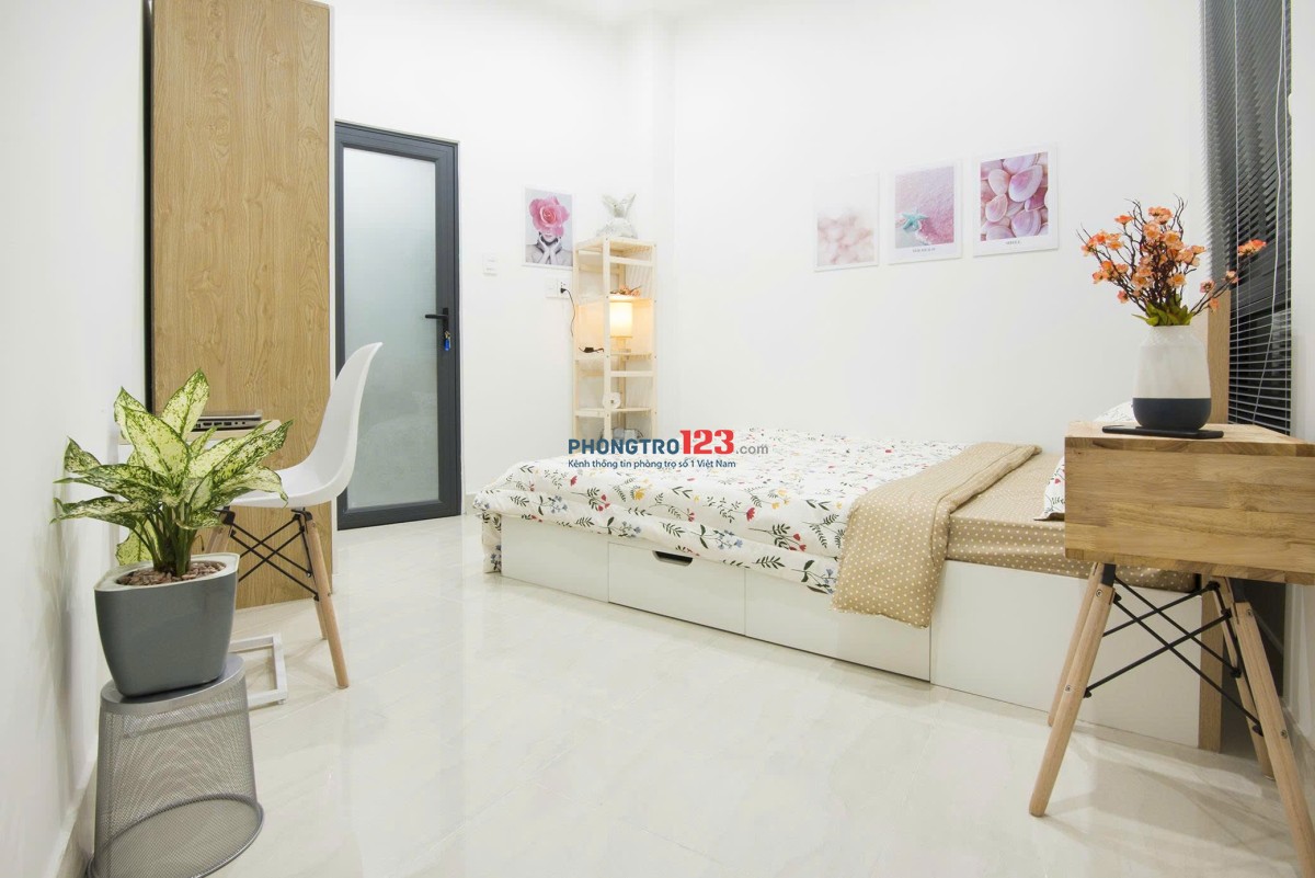 Căn Hộ Cửa Sổ Full Nội Thất - Nhà Thang Máy - Vũ Huy Tấn - Gần Chợ Bà Chiểu, Phan Xích Long