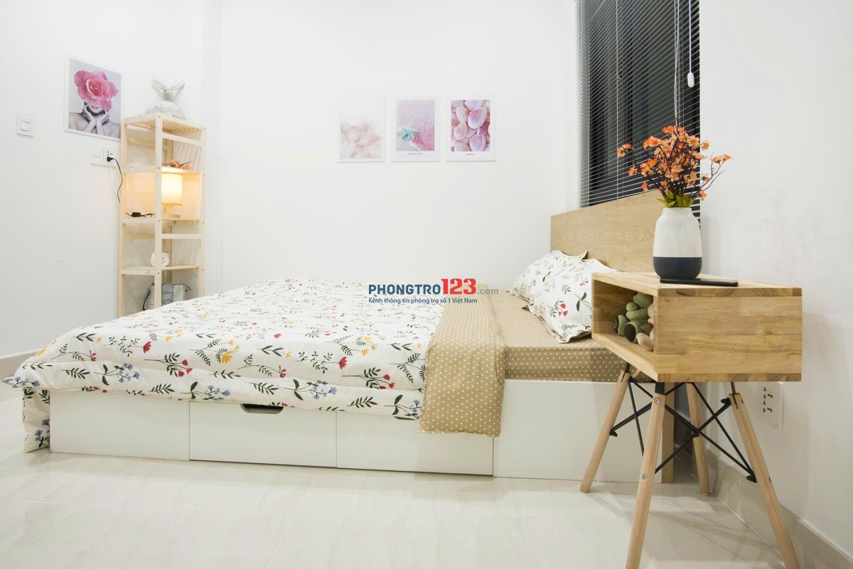 Căn Hộ Cửa Sổ Full Nội Thất - Nhà Thang Máy - Vũ Huy Tấn - Gần Chợ Bà Chiểu, Phan Xích Long