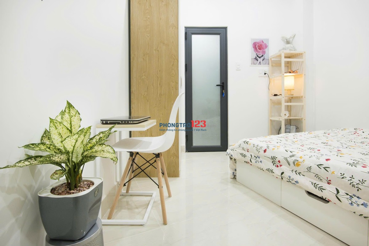 Căn Hộ Cửa Sổ Full Nội Thất - Nhà Thang Máy - Vũ Huy Tấn - Gần Chợ Bà Chiểu, Phan Xích Long