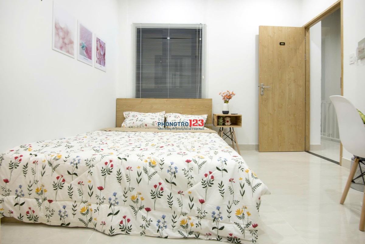 Căn Hộ Cửa Sổ Full Nội Thất - Nhà Thang Máy - Vũ Huy Tấn - Gần Chợ Bà Chiểu, Phan Xích Long
