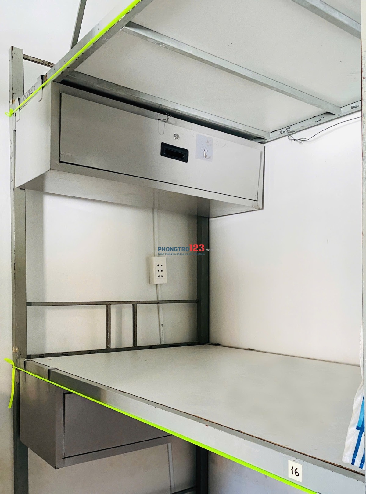 Ở ghép q4 sát bên DH Nguyễn Tất Thành