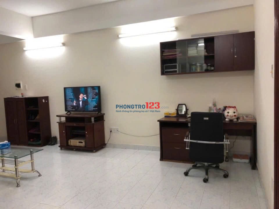 Cho thuê căn hộ 10A Trần Nhật Duật, Tân Định căn 63m2-2p ngủ, NTCB, 10tr/tháng