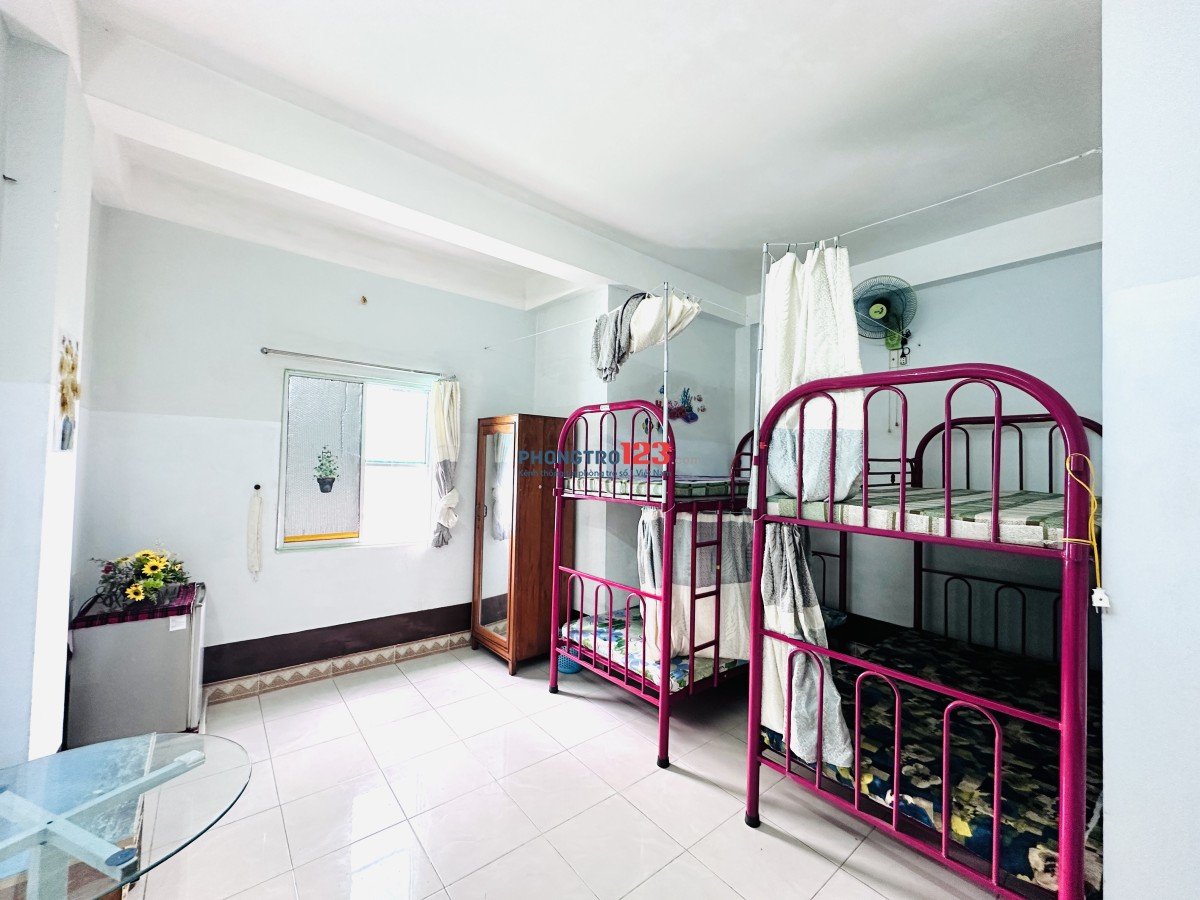 Phòng DORM rèm riêng, gần biển, gần chợ Xóm Mới