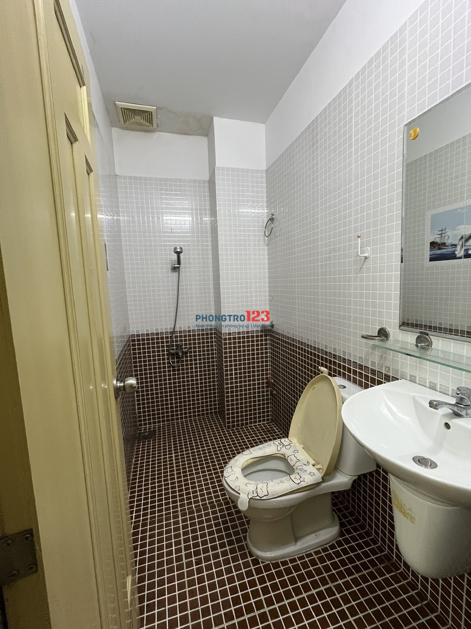 Cho thuê phòng có ban công 41 Lê Đình Quản, P. Cát Lái. Có máy lạnh, nước nóng NLMT,... chỉ 3.5tr