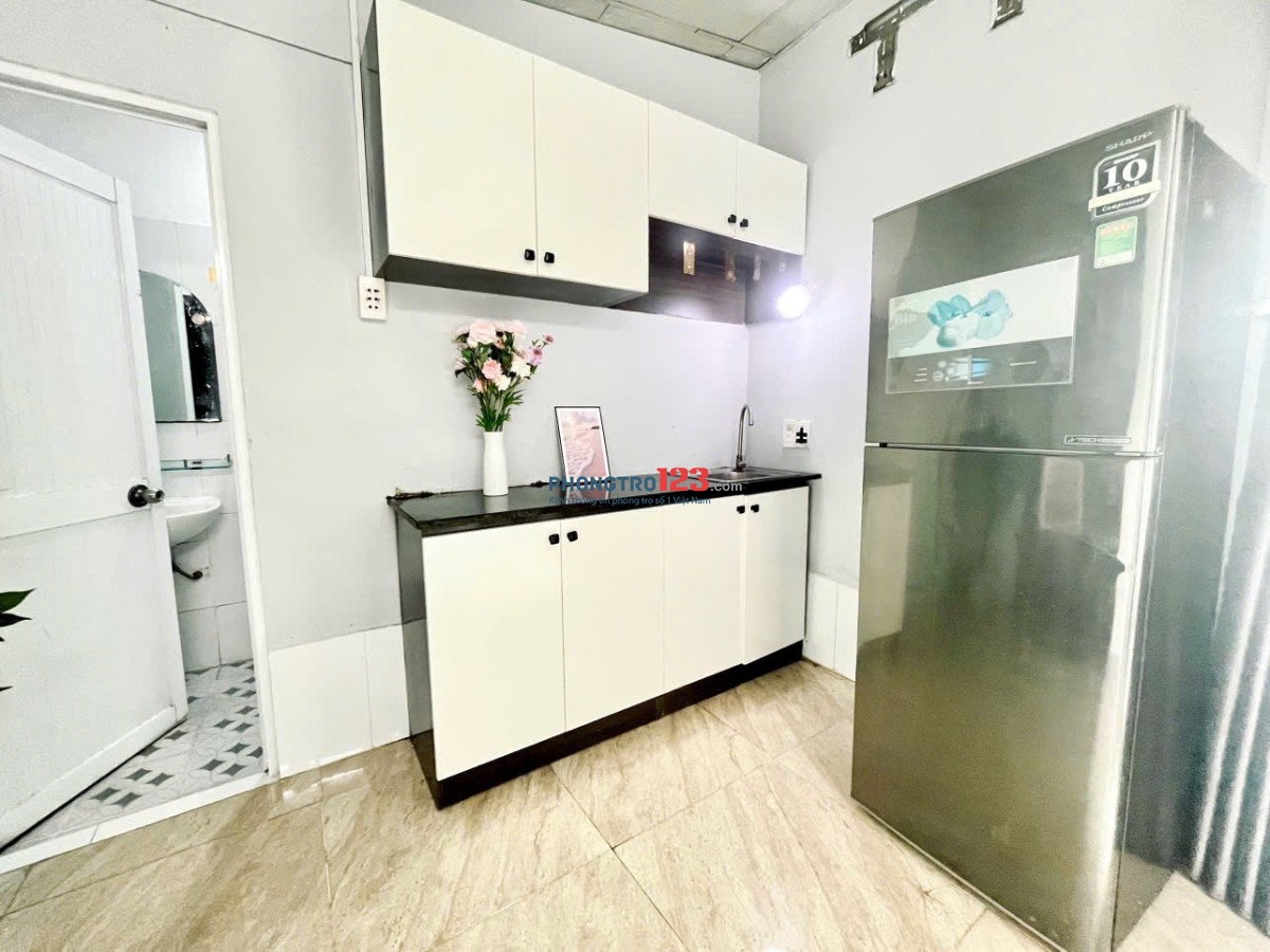 STUDIO THOÁNG CÓ BAN CÔNG GẦN TDTU, RMIT, UFM, GẦN CỬA HÀNG TIỆN LỢI VÀ CHỢ, NGAY GẦN TRUNG TÂM