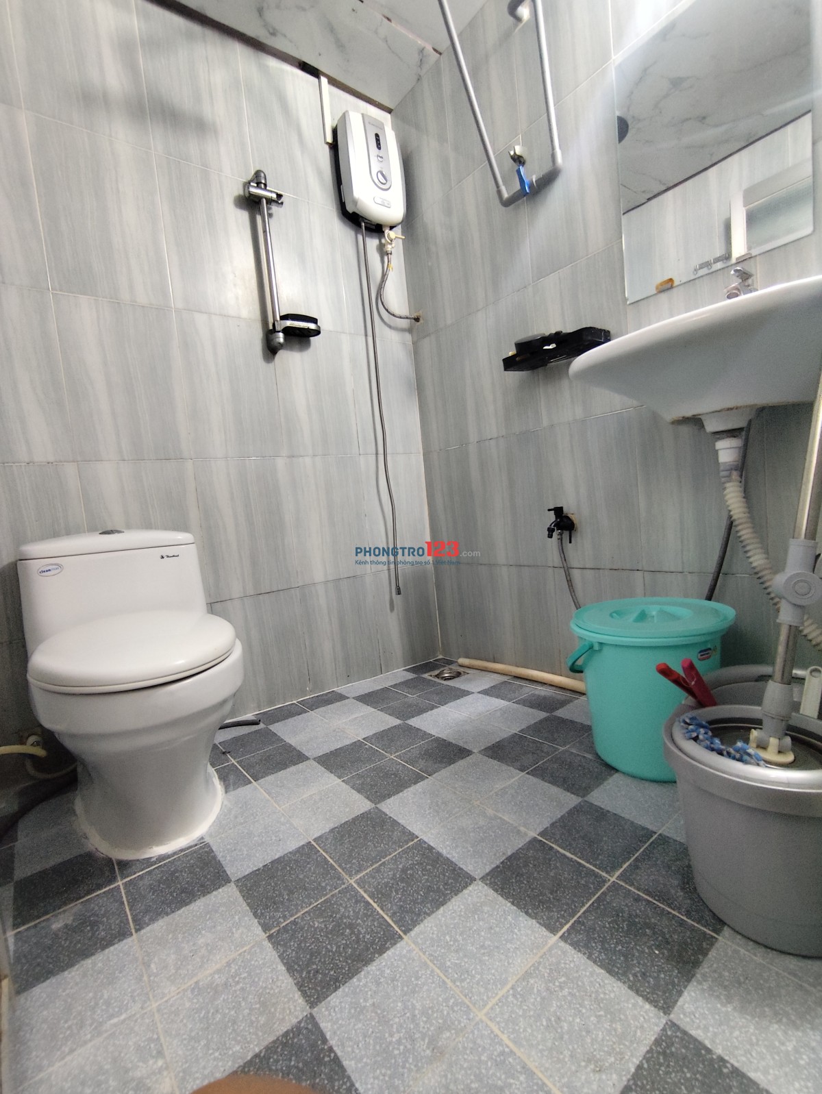 Phòng tối đa 2 người 2 xe. 4,5tr. Ko chung chủ