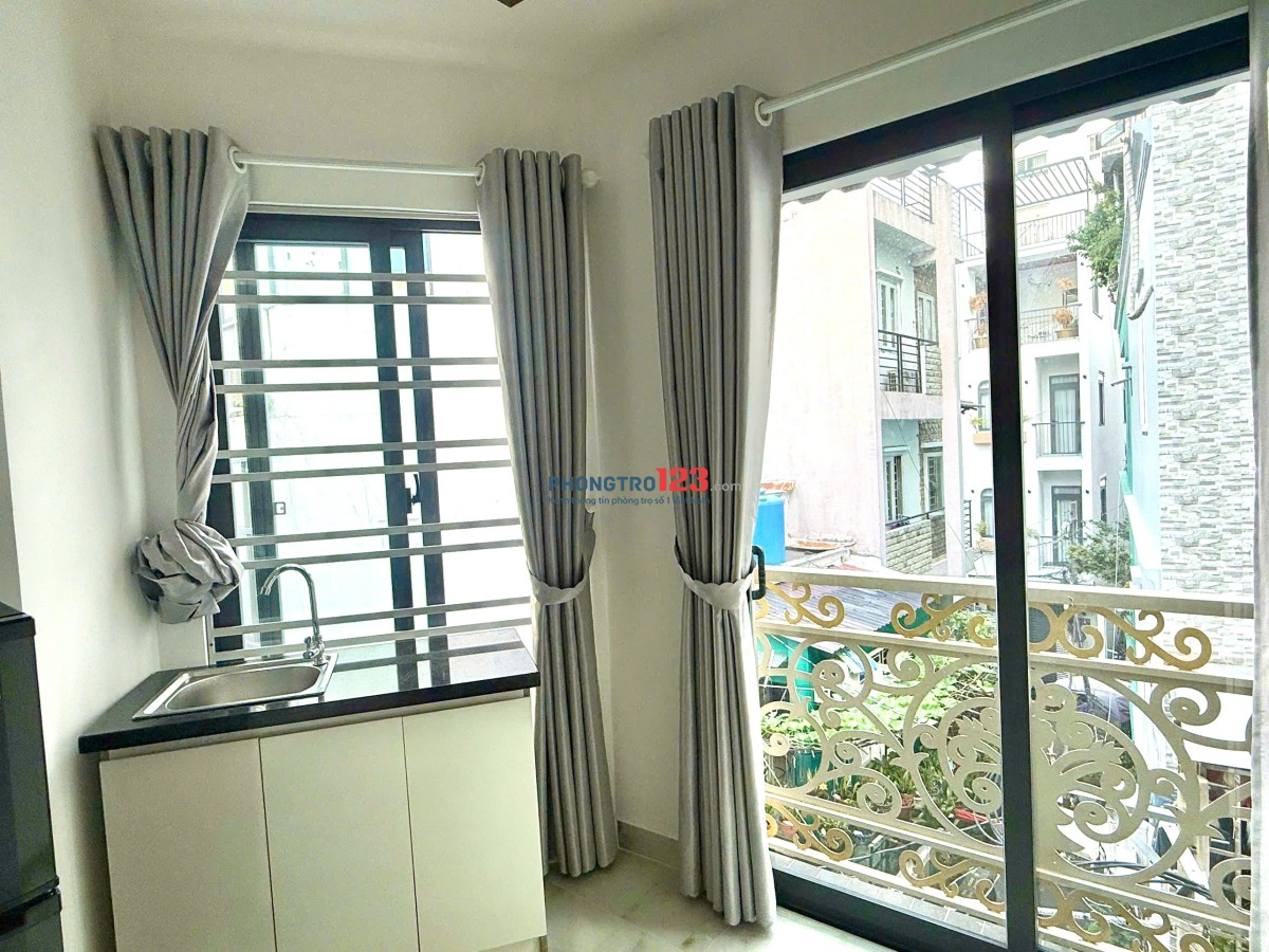 Cho thuê phòng ban công cực thoáng, mới gần ĐH Mỹ Thuật – Nguyễn Công Hoan, Phú Nhuận giáp Q1 & Q3