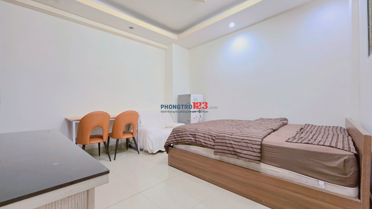 Phòng full nội thất 28m2, tầng trệt, ngay Hàng Xanh !!!