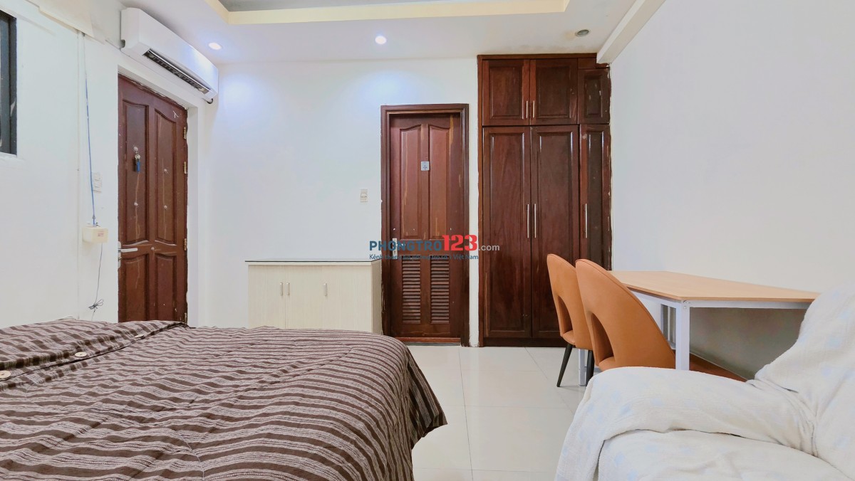 Phòng full nội thất 28m2, tầng trệt, ngay Hàng Xanh !!!