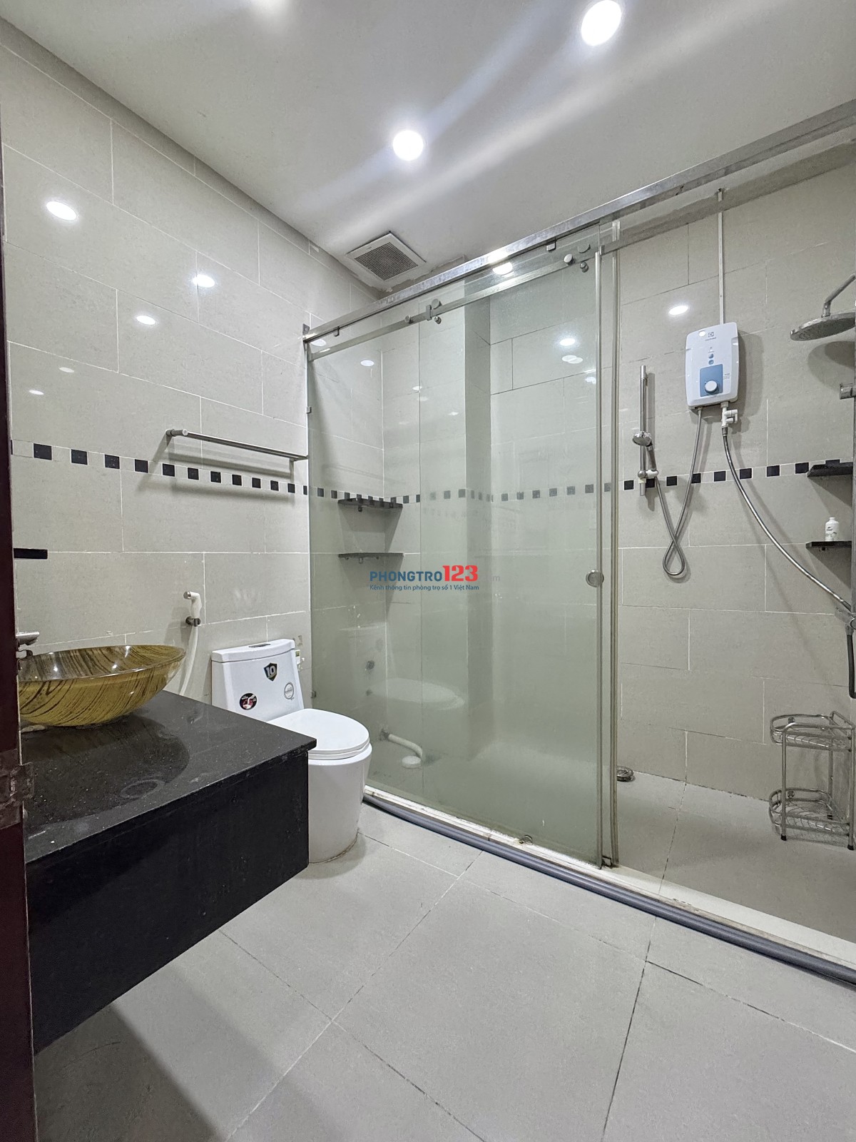 Cho thuê phòng có balcony full nội thất đi bộ ra Metro Văn Thánh - Landmark 81 - cầu Ba Son