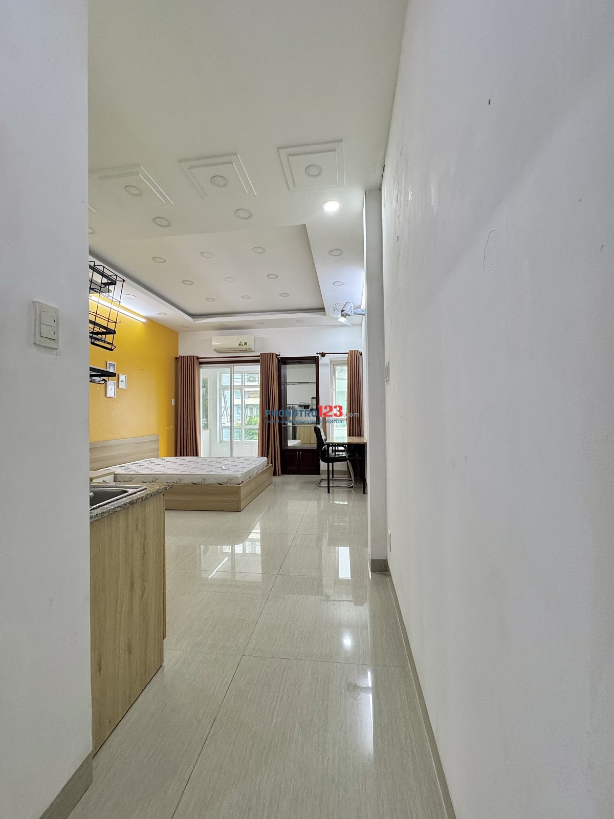 Cho thuê phòng có balcony full nội thất đi bộ ra Metro Văn Thánh - Landmark 81 - cầu Ba Son