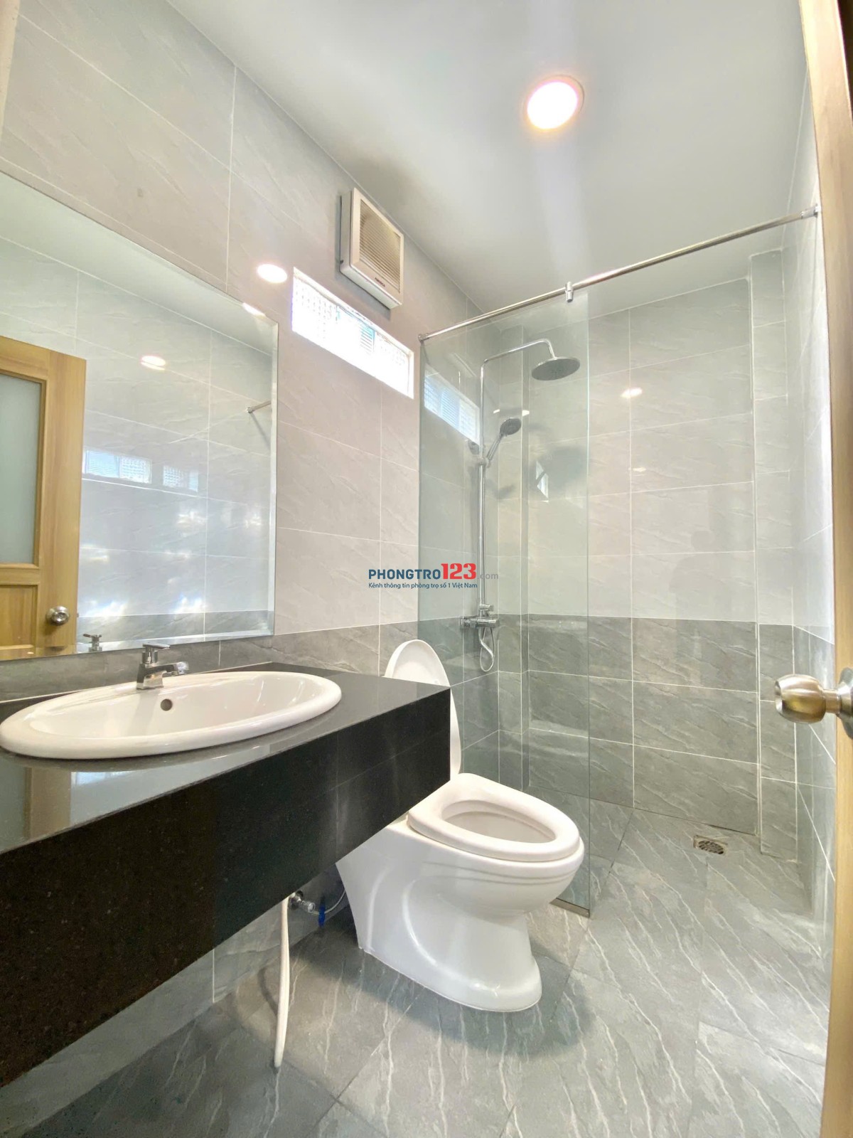 Cho thuê phòng 45m² ban công, máy giặt riêng - gần UTH, FTU2, UEF – Xô Viết Nghệ Tĩnh, Bình Thạnh