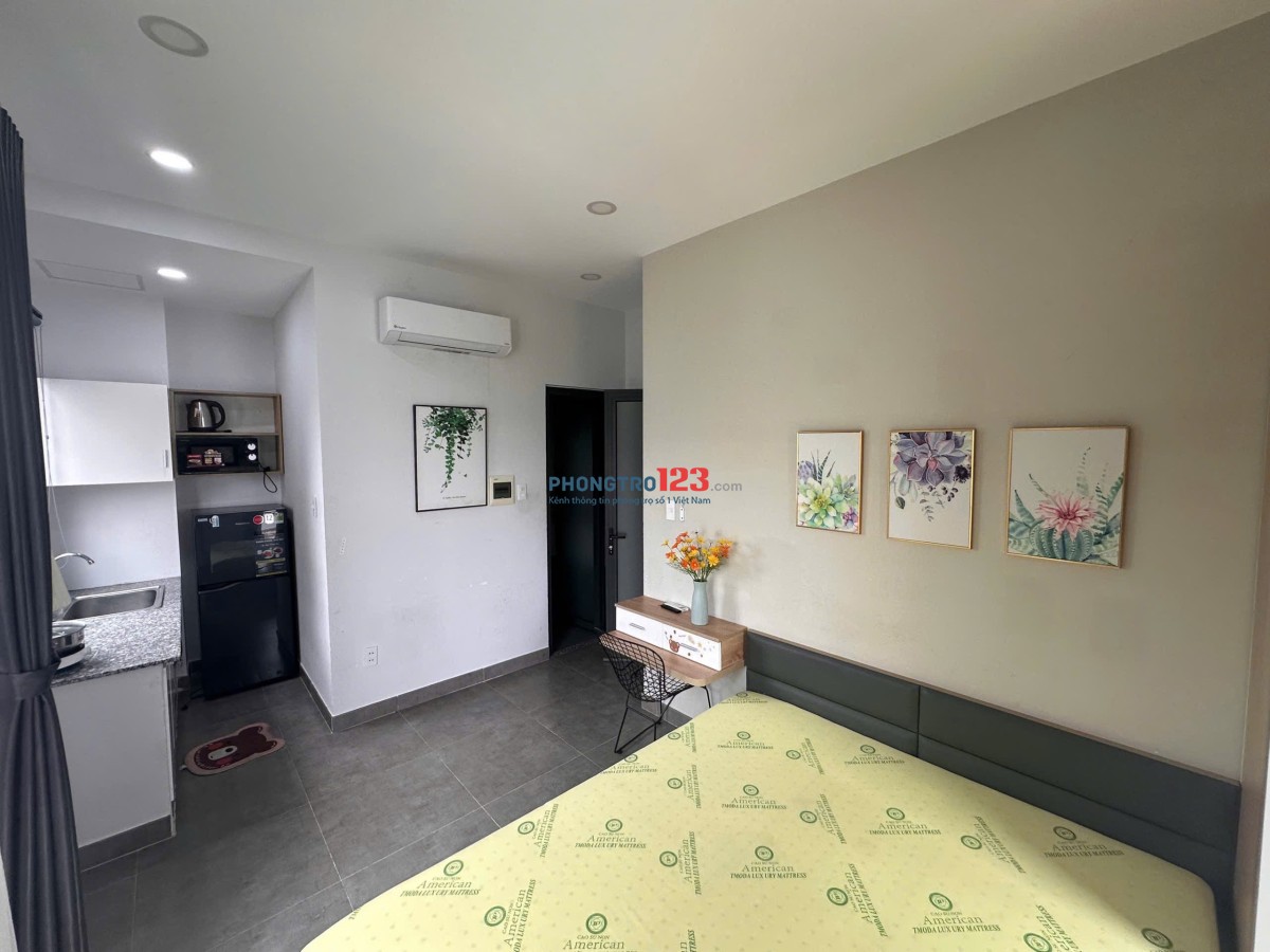 Cho thuê căn hộ có máy giặt riêng, ban công gần chợ Bà Chiểu. Tiện đi quận 1, Phú Nhuận