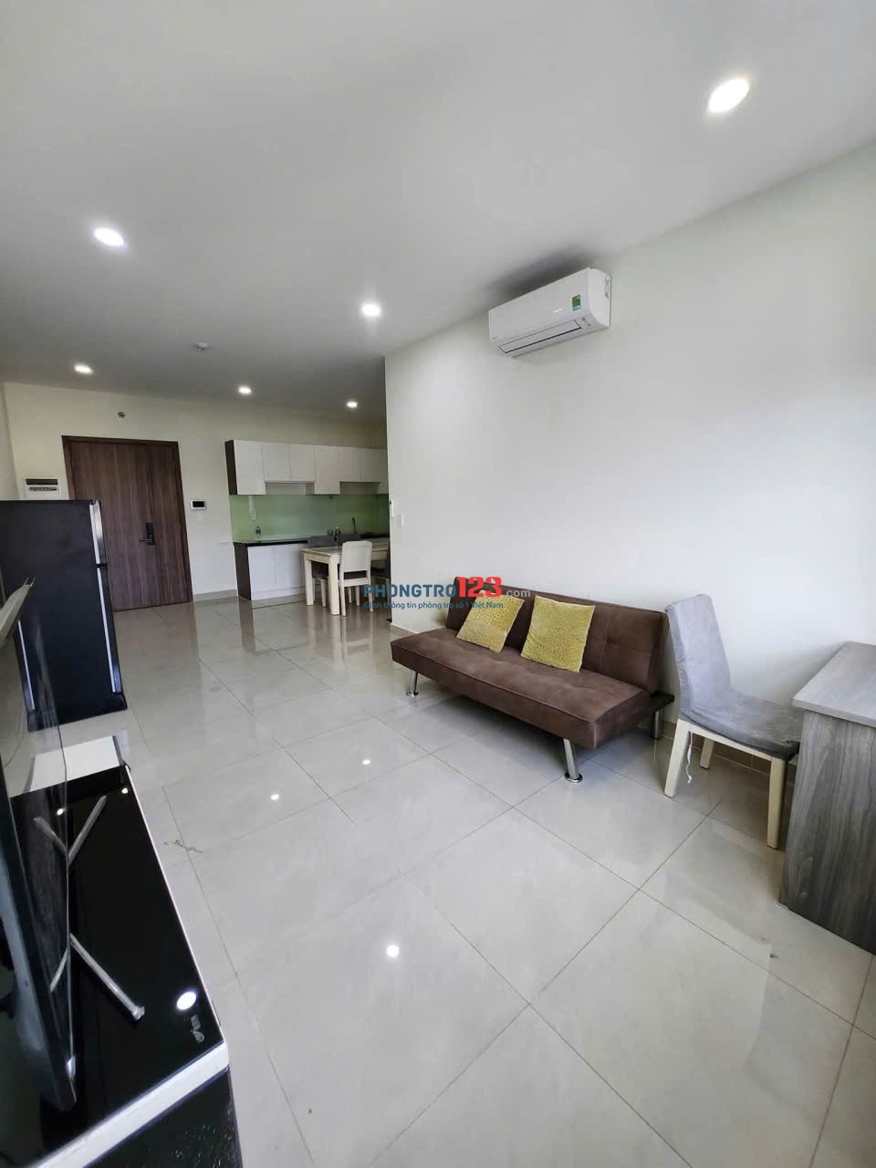 Chung cư Central, Phạm Văn HAi, TB: 2p ngủ, căn góc, 12,5tr/th