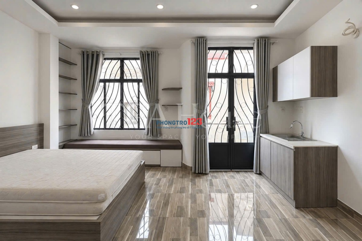 ​Cho thuê căn ban công lớn, Full nội thất (Bình Thạnh) gần VLU, IUH.