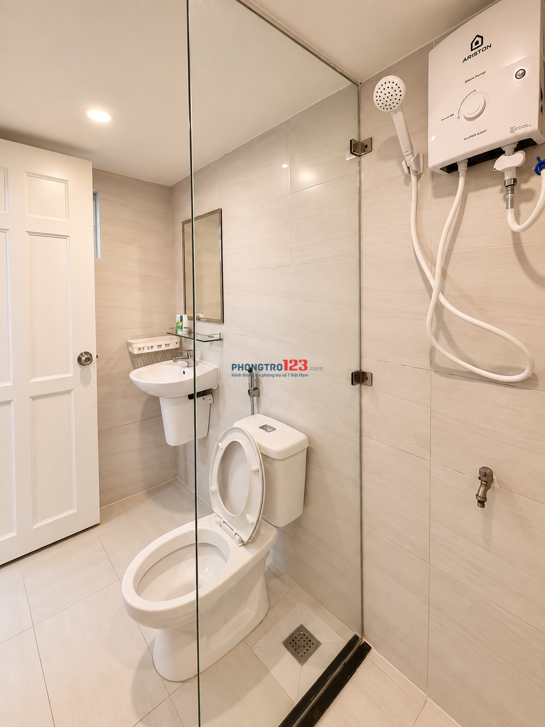 CHDV đối diện nhà thờ Tân Định, Quận 1