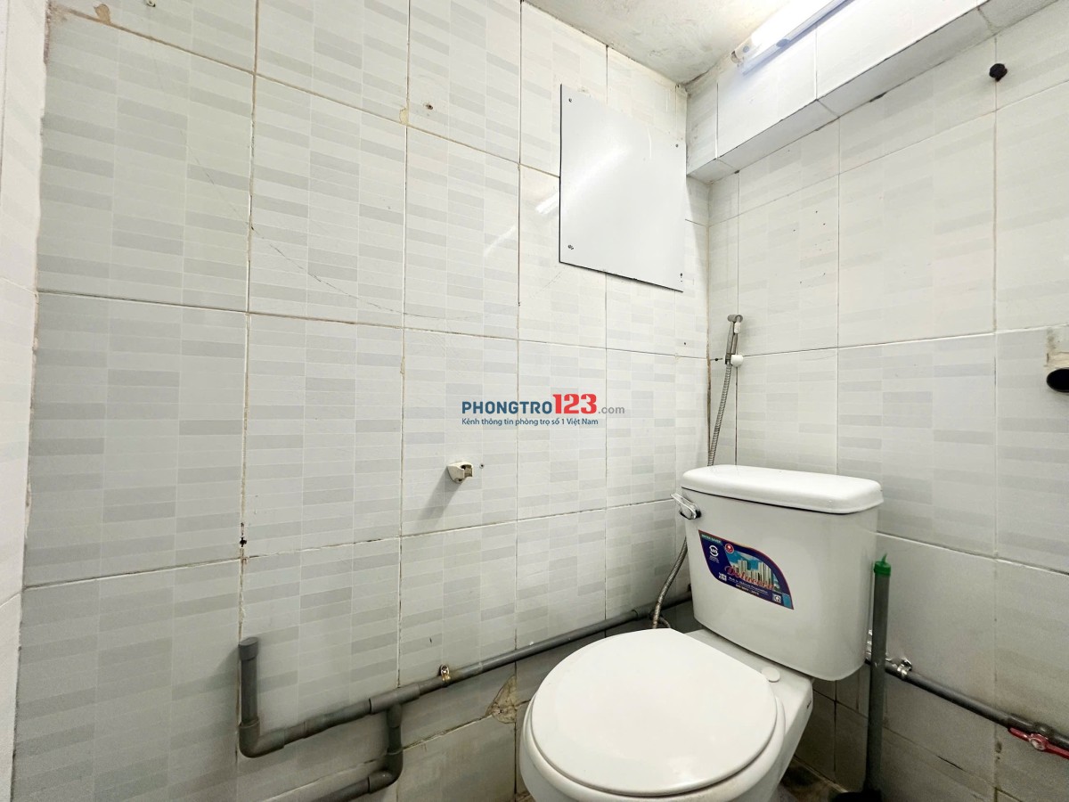 Còn 1 phòng giá siêu rẻ tại quận 10 giống hình